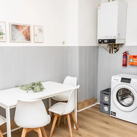 Cosyhomes24 - Centrally With Traffic Connection And Balcony - Un01 Appartamento *