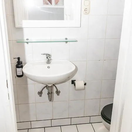 Cosyhomes24 - Centrally With Traffic Connection And Balcony - Un01 Apartamento *